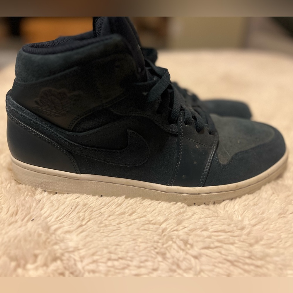Jordan 1 Retro Mid